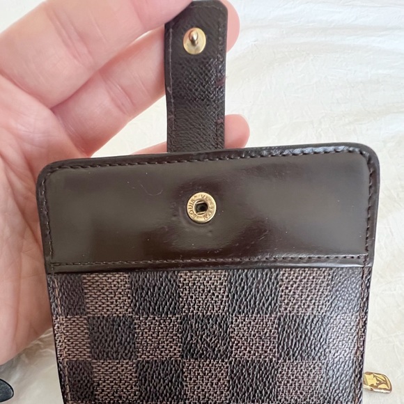 LOUIS VUITTON ~ Vintage Damier Ebene Compact Wallet ~ August 2000 - Picture 6 of 17